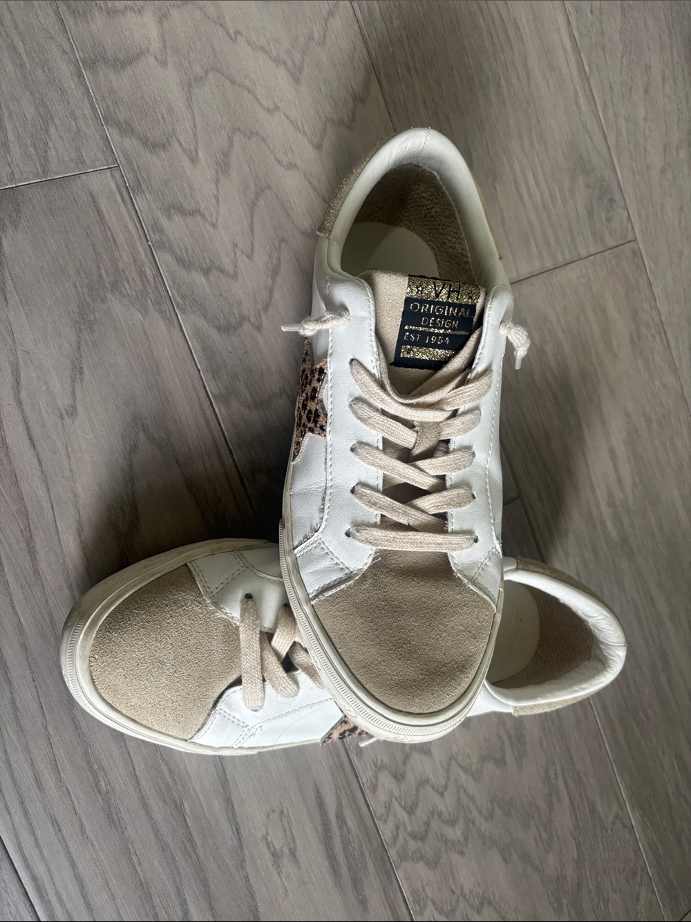 Vintage Havana White and Beige Suede Star Accent Sneakers